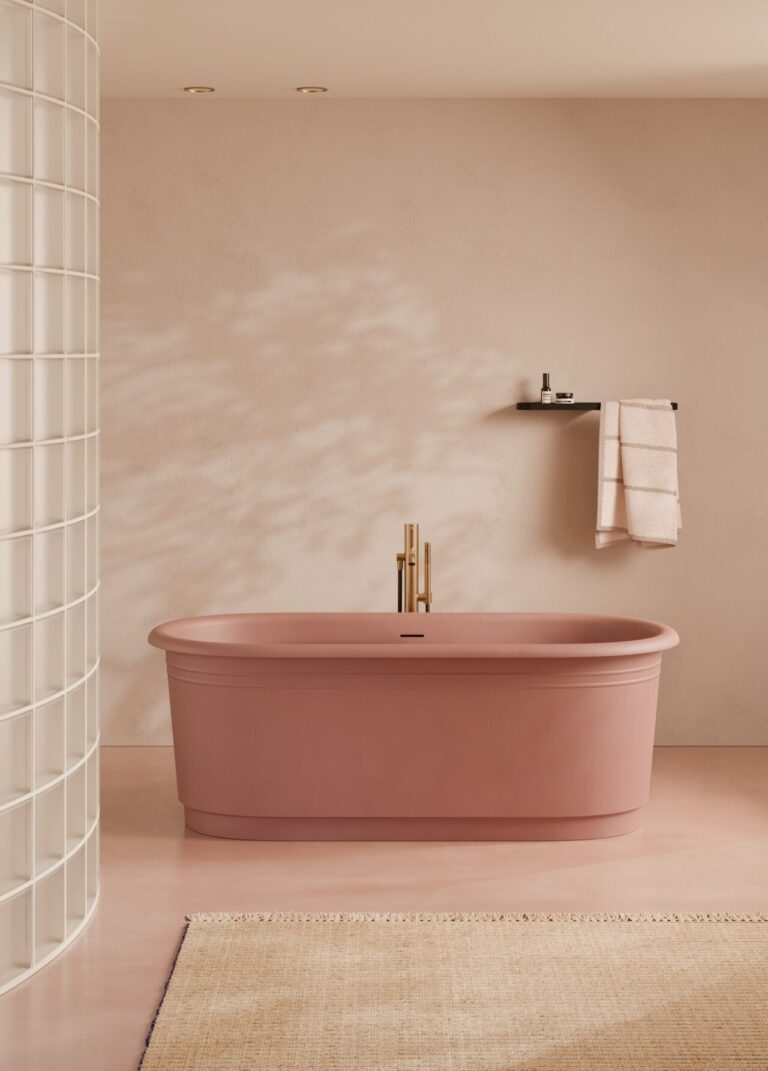 Mirena Bathtub
