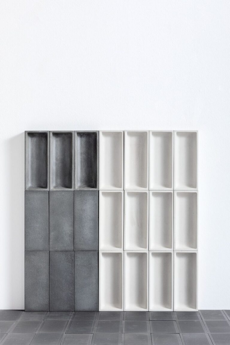 Minimum 2